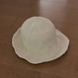 Cream Knit Sun Hat (Polyester + cotton) with adjustable wire brim